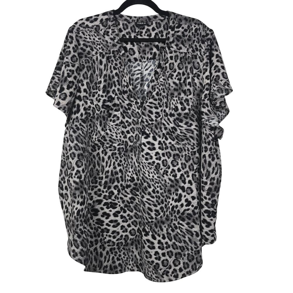 Torrid Tunic Blouse Womens 4 Gray Leopard Print Harper Henley Roll Tab Plus